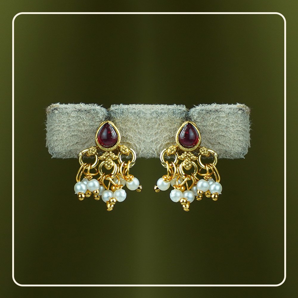 7GZPTvkP_VV6UCRYKHS_2025-09-30_3.jpg Divyasha Necklace with Earrings | Delicate Festive Jewellery