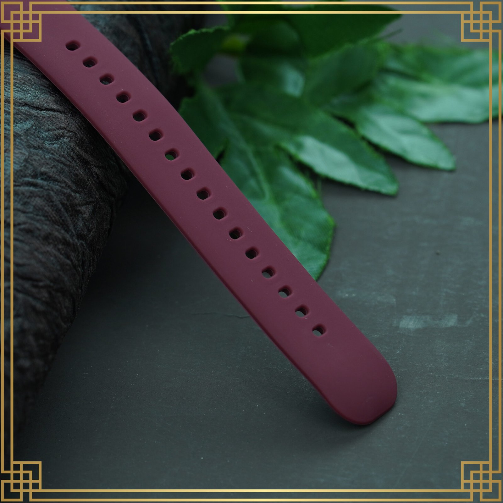NglghOkW_MNT5J7DIW0_2025-01-07_5.jpg Red Wrist Watch Style Rose Gold Plated Bracelet – Perfect Gift For Her