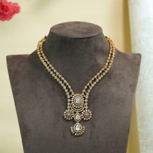 Noorika Crystal Necklace